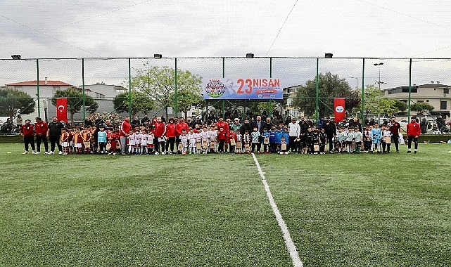 Menderes’te Minik Kramponlar Sahaya Çıktı