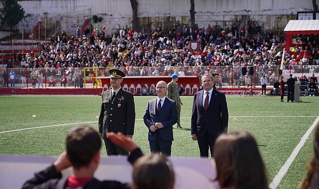 Ayvalık’ta 23 Nisan Coşkusu