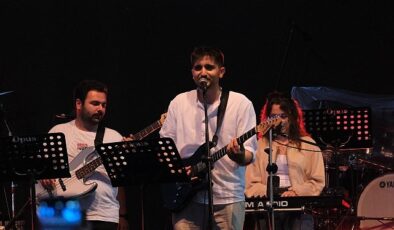 Menemen’de festival coşkusu yağmur dinlemedi