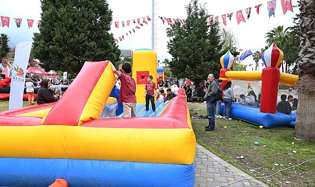 Kemer Belediyesi’nden çocuklara 23 Nisan Festivali
