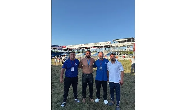 Kağıtspor, Bükreş’te minderi salladı